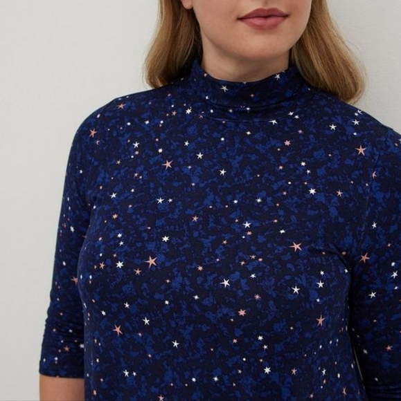 Torrid Plus Size 2 Supersoft Galaxy Blue Turtleneck Swing Shortsleeved Tee - Picture 3 of 9